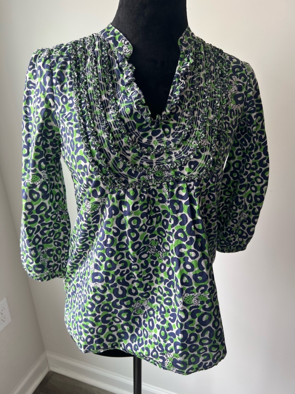 Lilly Pulitzer Vivi Peasant Top in the Thrill of the Chaise leopard print - XS - Picture 4 of 12
